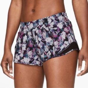 Lululemon Hotty Hot Short II *2.5" Utopia Multi / Deep Phantom Size 4
